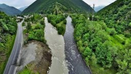 დღის ფოტო: " შავი არაგვი თეთრ არაგვს ერთვის"